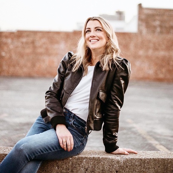 Meet your Posher, Kim - Picture 1 of 1